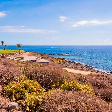 Exclusive Oceanfront With Pool & Golf Views *