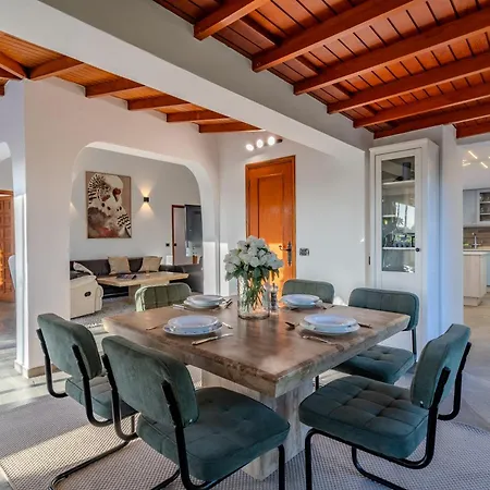 Exclusive Oceanfront With Pool & Golf Views *