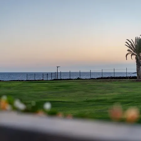 Exclusive Oceanfront With Pool & Golf Views 펜션 *
