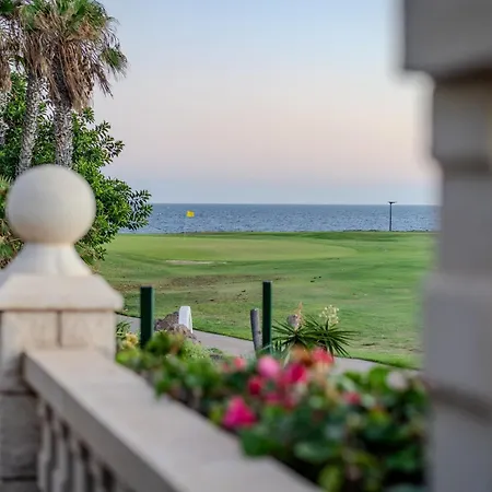 Exclusive Oceanfront With Pool & Golf Views 펜션 *