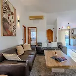 Exclusive Oceanfront With Pool & Golf Views Hébergement de vacances *