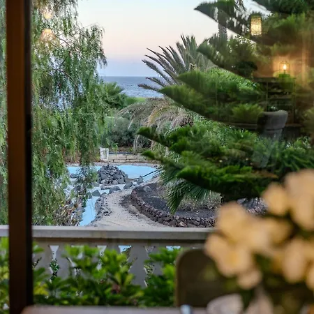 Exclusive Oceanfront With Pool & Golf Views *