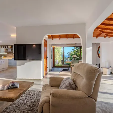 Exclusive Oceanfront With Pool & Golf Views